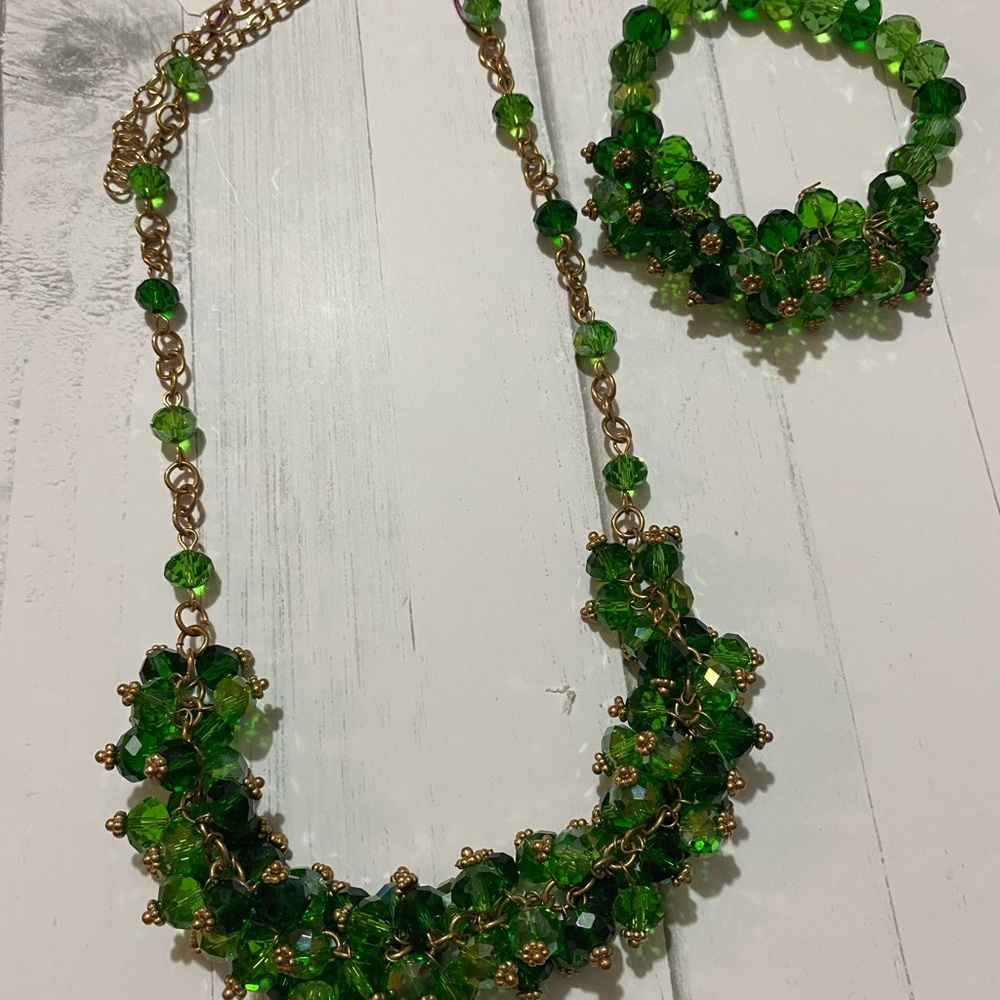 Jewelry necklace and bracelet set